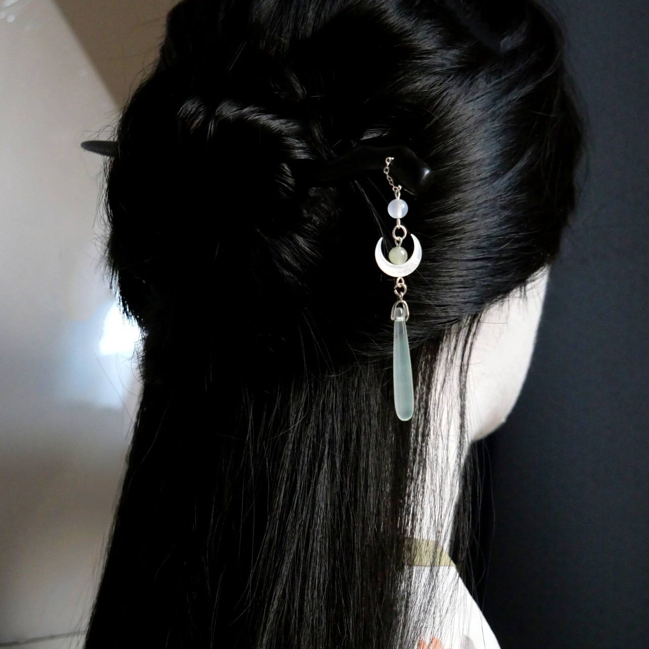 Traditional Wooden Black Hair  - đánh giá và giá Vintage Collector